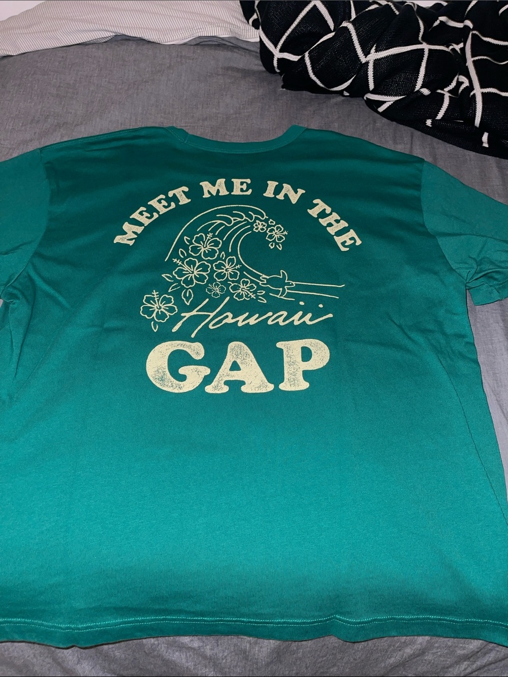 GAP Men’s Green 'Meet Me in the GAP Hawaii' Tee